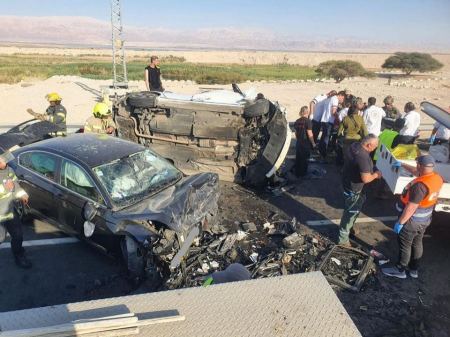 5 اصابات بينها خطيرة بحادث سير قرب البحر الميت